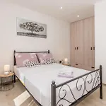 Three-bedroom In * Galovac