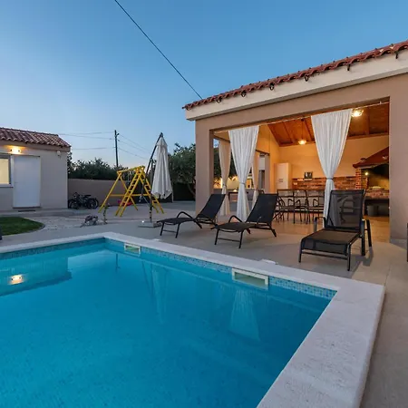 Three-bedroom In Feriehus