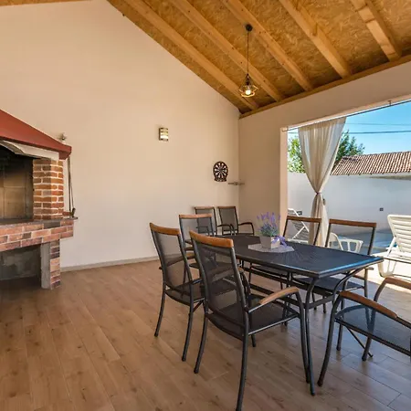 Three-bedroom In Feriehus *