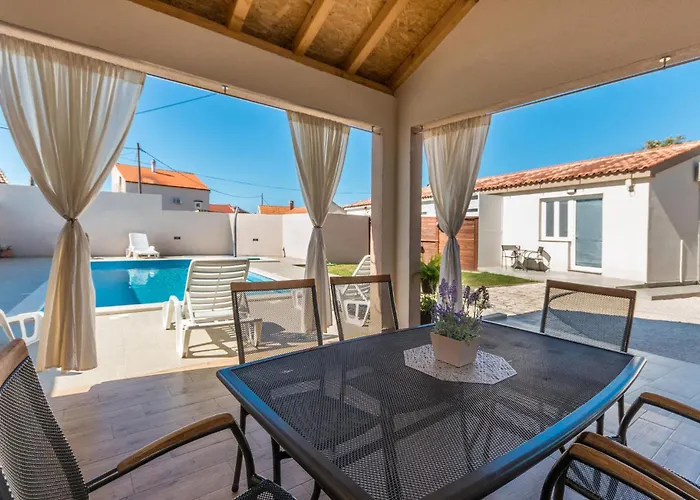 度假居 Three-bedroom In Galovac (Zadar)