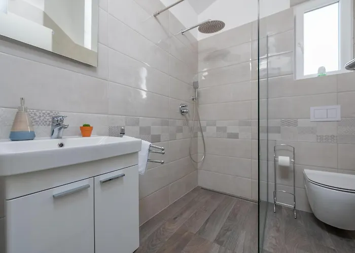 Three-bedroom In 度假居 Galovac (Zadar)