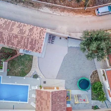 펜션 Three-bedroom In *