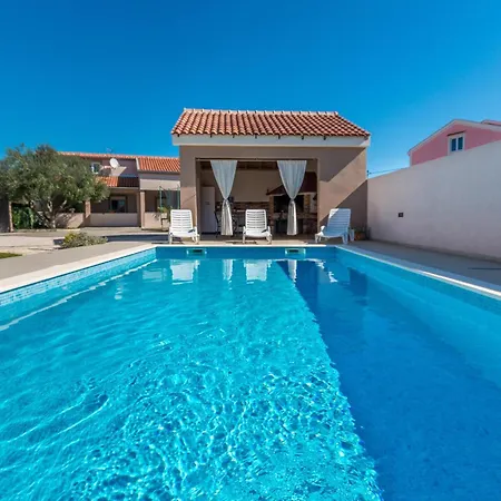 بيت للعطل Three-bedroom In Galovac (Zadar)