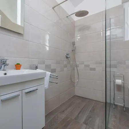 Three-bedroom In 펜션 Galovac (Zadar)