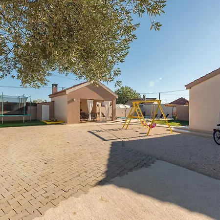 Three-bedroom In بيت للعطل *