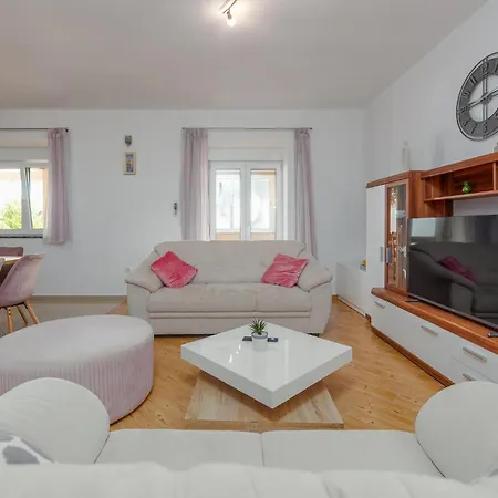 Stunning In With Kitchen