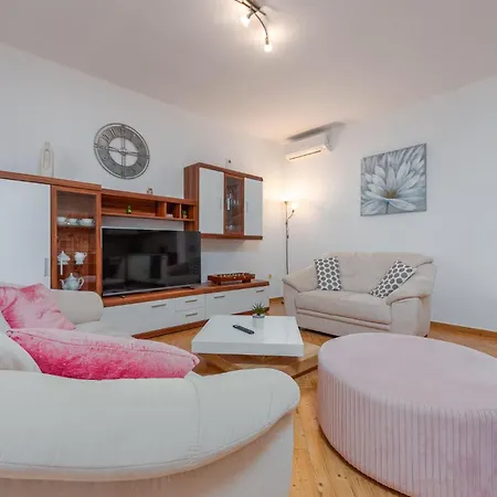 펜션 Three-bedroom In Galovac (Zadar)