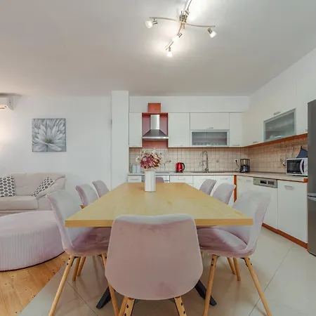 Three-bedroom In 펜션 *