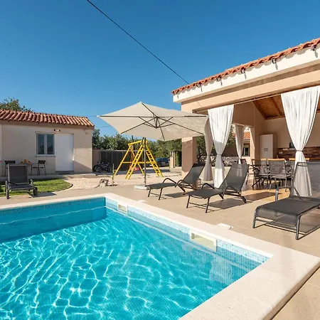 Three-bedroom In 펜션 Galovac (Zadar)