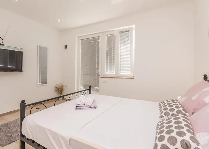 Three-bedroom In Casa vacanze *