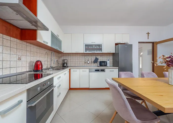 Three-bedroom In Casa vacanze *
